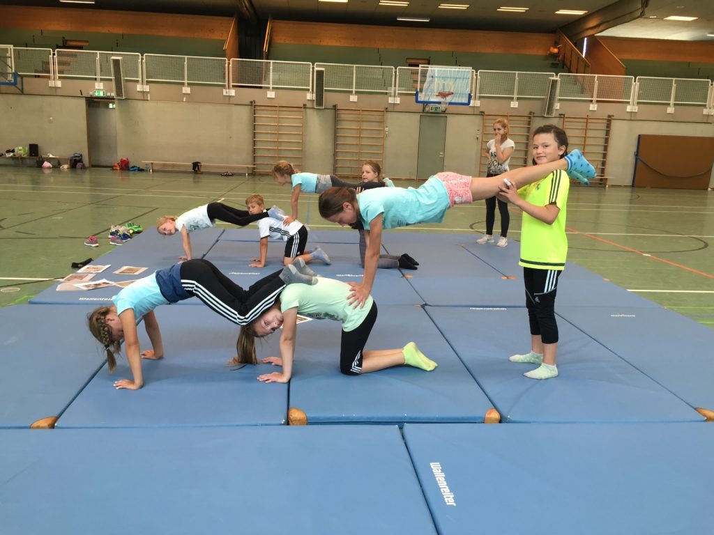 Akrobatik Pyramiden Für 4 Personen Akrobatik – Die Kunst der Körperbeherrschung | TSG Maisach