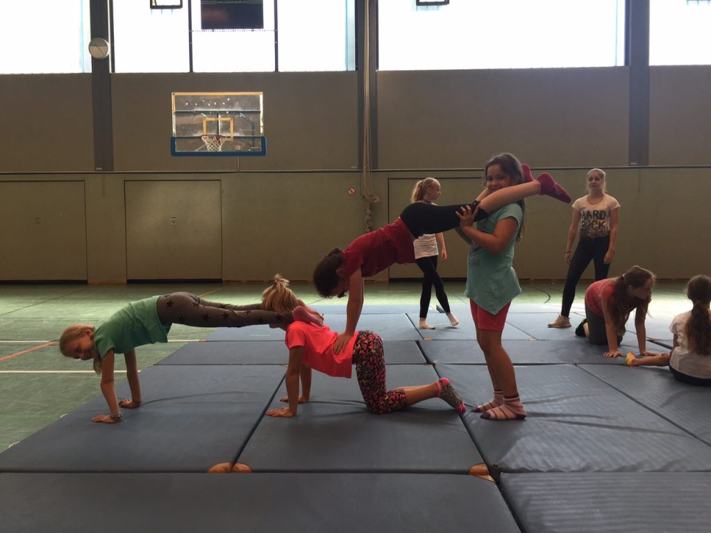 Akrobatik Pyramiden Für 4 Personen Akrobatik – Die Kunst der Körperbeherrschung | TSG Maisach